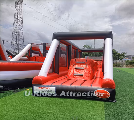 Aufblasbarer Trampolinpark im Freien, Hindernispark, Ninja-Krieger, der einen aufblasbaren Hindernisparcours für Kinder und Erwachsene betreibt. Kommerzielle Halloween-Veranstaltungen